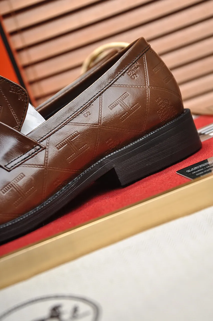 Men's shoes💰480💶[HERMES] (sheepskin lining)🍀Italian top luxury🍀He does not pursue novel styles and gorgeous colors, but attracts the favor of successful men with his flawless, elegant and classic style! This very, very comfortable, simple and stable style makes it easy to match any style! The pattern is absolutely 1:1 refined from the original case, and we strive for excellence in materials, imported cowhide + cowhide lining💪💪💪extraordinary texture👍! .Black brown code number: 38 to 45 (45 customized)
